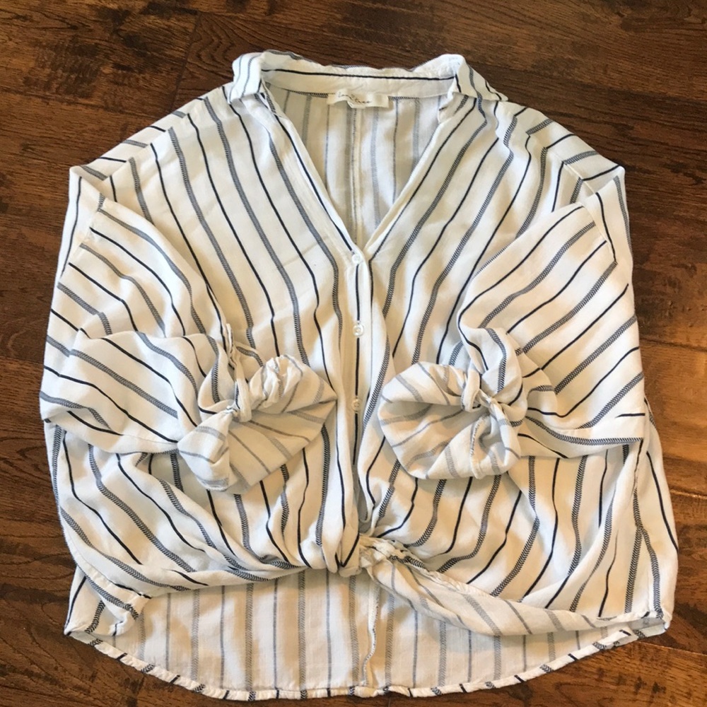 😻bundle 5 for $30😻 striped tie front button down